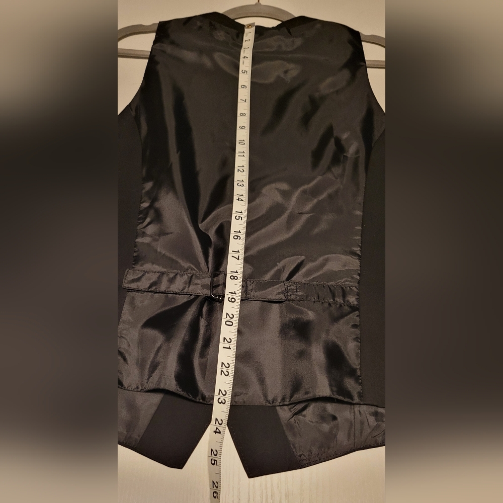 Men's H&M Black Vest Size 40R 20" P2P 26" Length - Picture 8 of 11